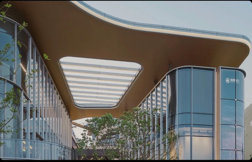 Featured development architecture
